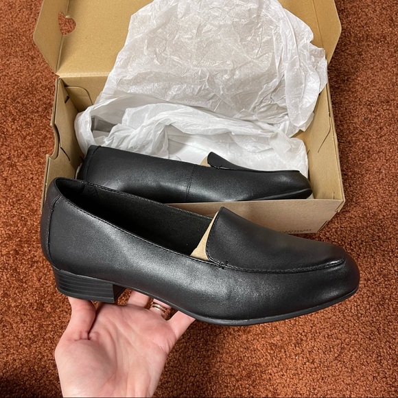 clarks juliet lora leather loafer